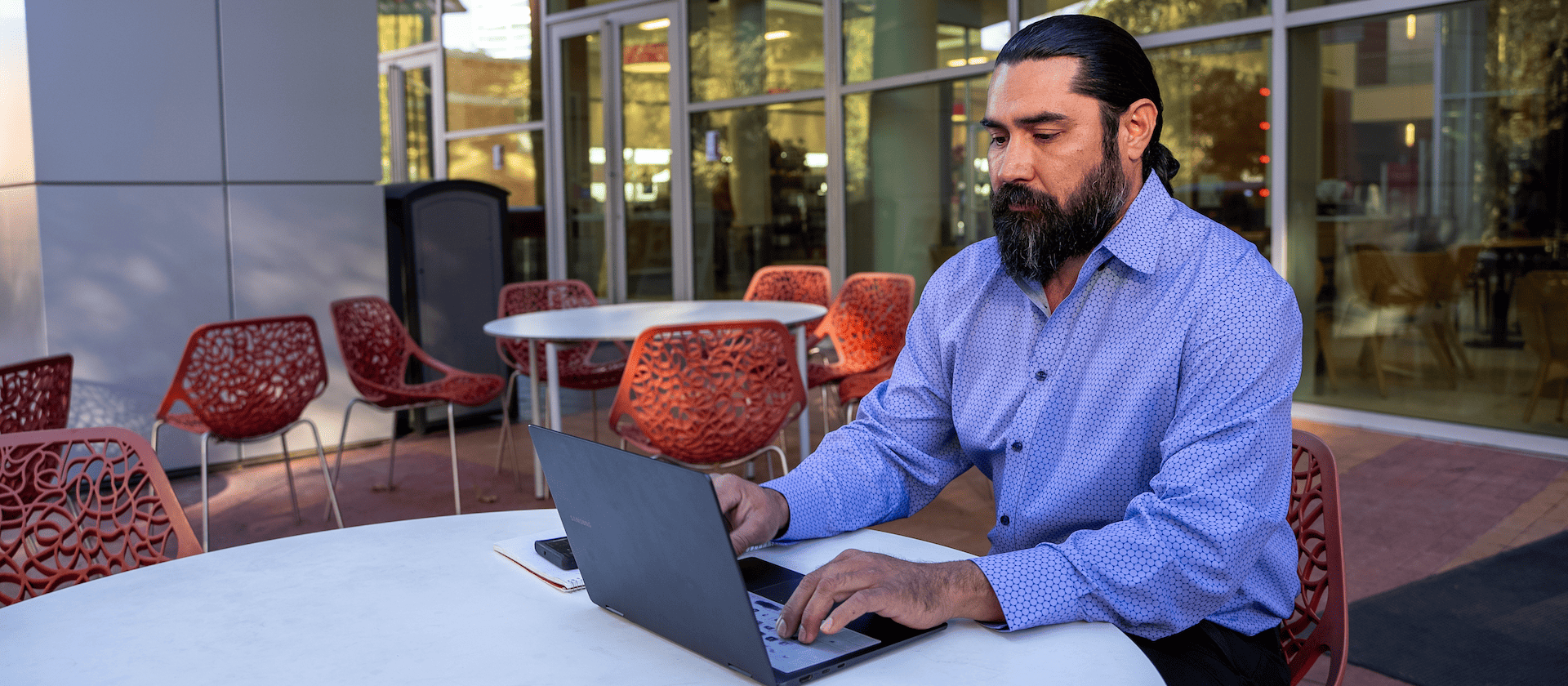 Student on laptop in cafe