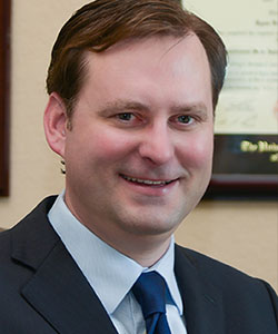 Portrait of Dr. Ryan Lunsford